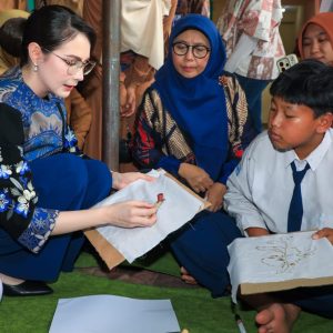 Arumi Bachsin Resmikan Glory of Batik Gallery dan Luncurkan Kurikulum Batik