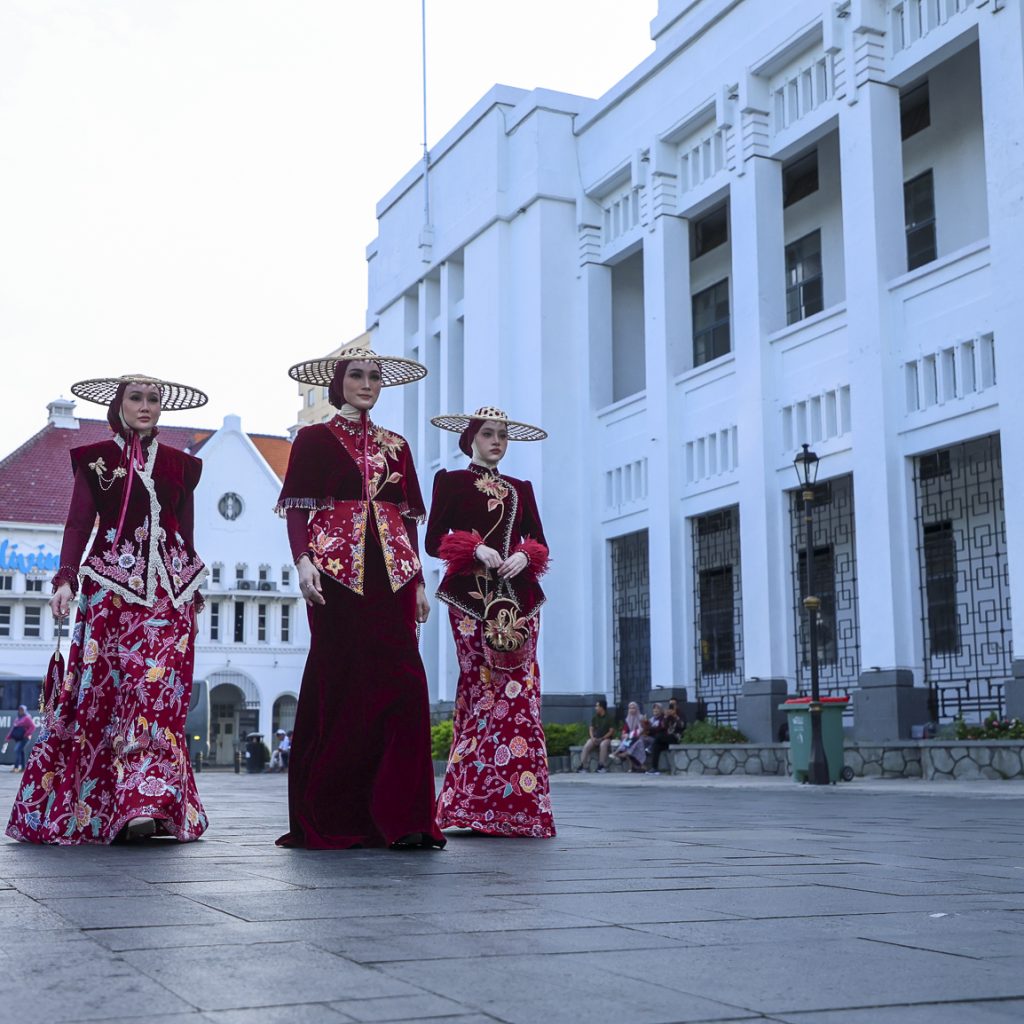 Kolaborasi Dekranasda-Gita Orlin Bawa Batik Surabaya ke Panggung Internasional