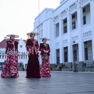 Kolaborasi Dekranasda-Gita Orlin Bawa Batik Surabaya ke Panggung Internasional