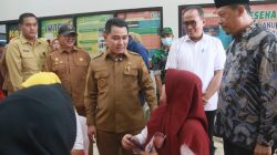 Pastikan Tepat  Sasaran Bupati Gus Barra Pantau Penyerahan BLT Dana Cukai ke 1.188 Penerima 