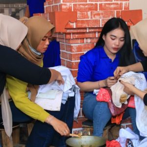 Hari Batik Nasional, Warga Binaan Lapas Banyuwangi Berbagi Ilmu Membatik kepada Masyarakat