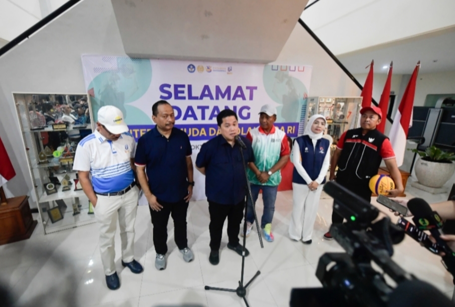 Didampingi Ketua Koni Jatim, Menpora Erick Thohir Resmikan Laboratorium Bola Basket di Unesa