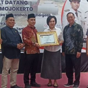 Bupati Mojokerto Beri Penghargaan PT. Calvary Abadi  Sebagai Perusahaan Tertib Ukur 