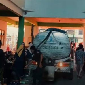 Perumda Delta Tirta Salurkan Air Bersih untuk Ponpes Al Ghozny