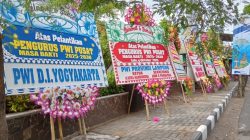 ‎Karangan Bunga Banjiri Pelantikan Pengurus PWI Pusat di Monumen Pers Solo