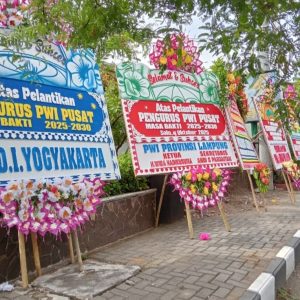 ‎Karangan Bunga Banjiri Pelantikan Pengurus PWI Pusat di Monumen Pers Solo