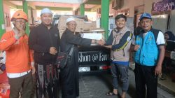 Jamaah Masjid SSNR Peduli Ponpes Al Khoziny Sumbangkan Ratusan Perlengkapan Salat dan Mamin