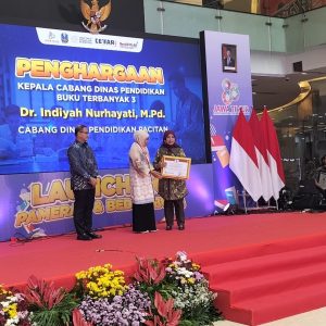 Sambut HUT Ke 80 Jatim, Peluncuran 1850 Buku Karya Diknas Masuk Rekor MURI