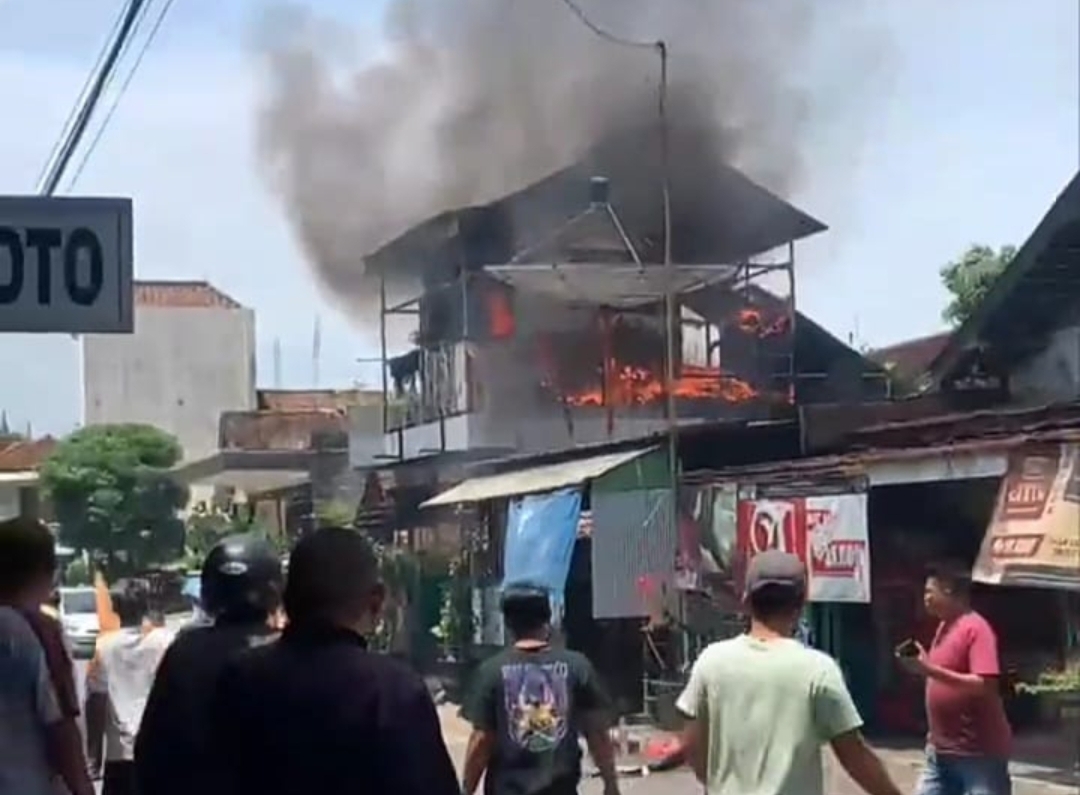 Korek Gas Meletus, Rumah Warga Jl. Bali Magetan Ludes Terbakar