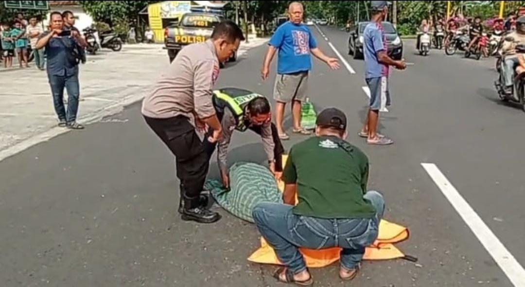 Kakek Pengendara Sepeda Pancal Tewas Dihantam Minibus di Magetan