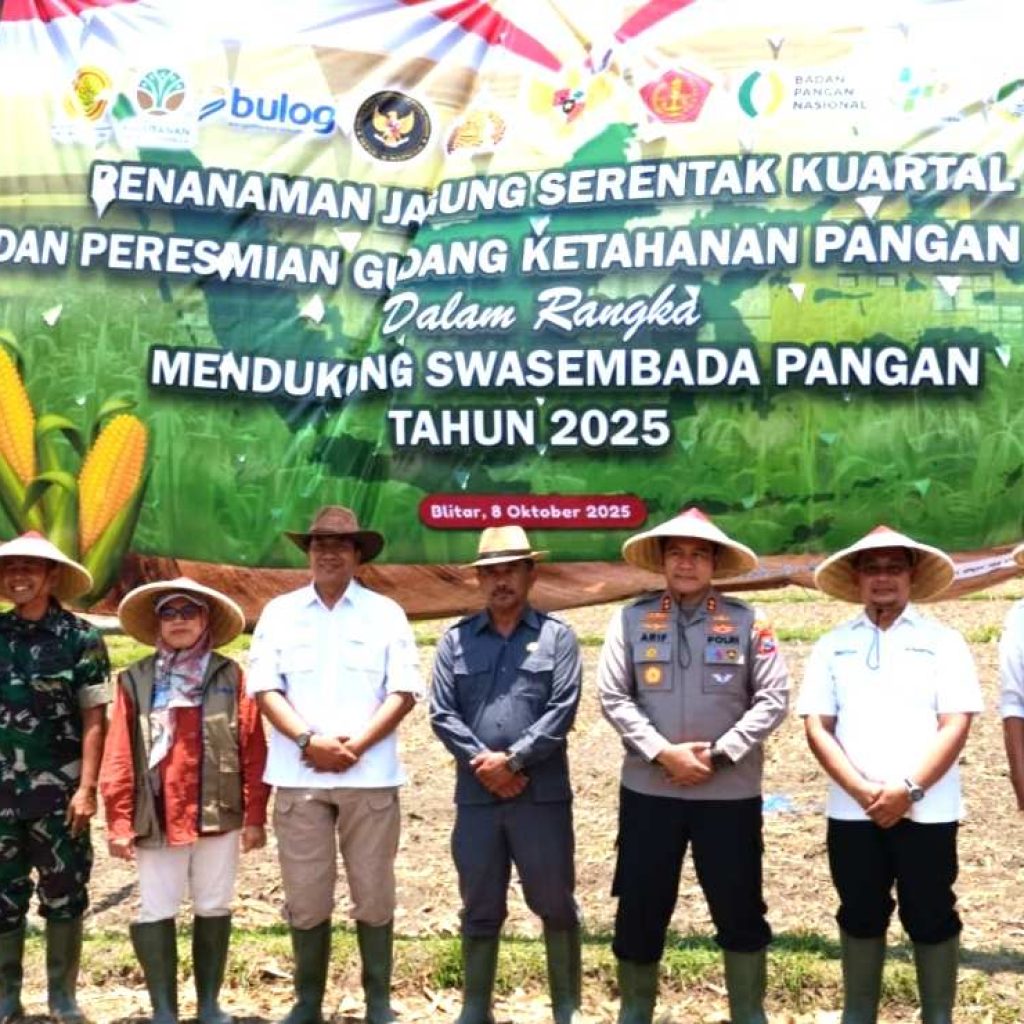 Polres Blitar bersama CV. Lang Buana Lepas 15 Ton Jagung ke Bulog