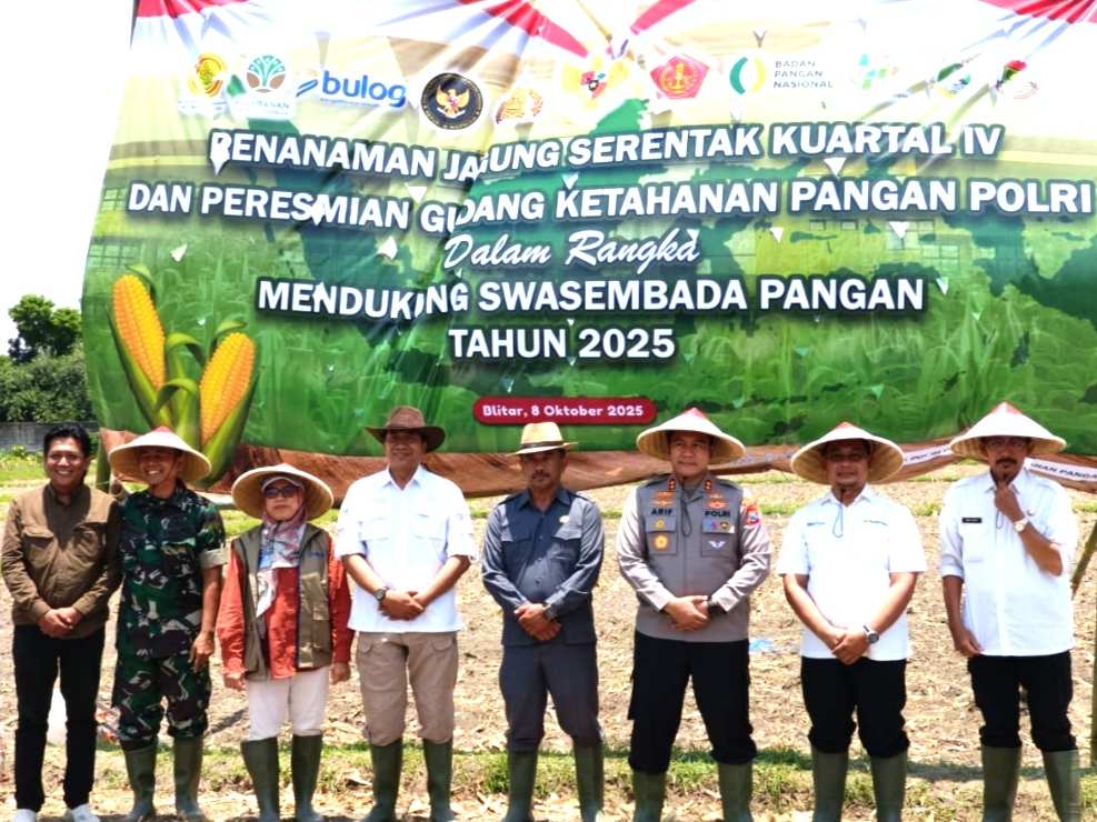 Polres Blitar bersama CV. Lang Buana Lepas 15 Ton Jagung ke Bulog