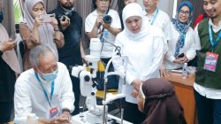 Pemeriksaan dan Pembagian 1000 Kacamata Gratis Meriahkan HUT ke 80 Pemprov Jatim