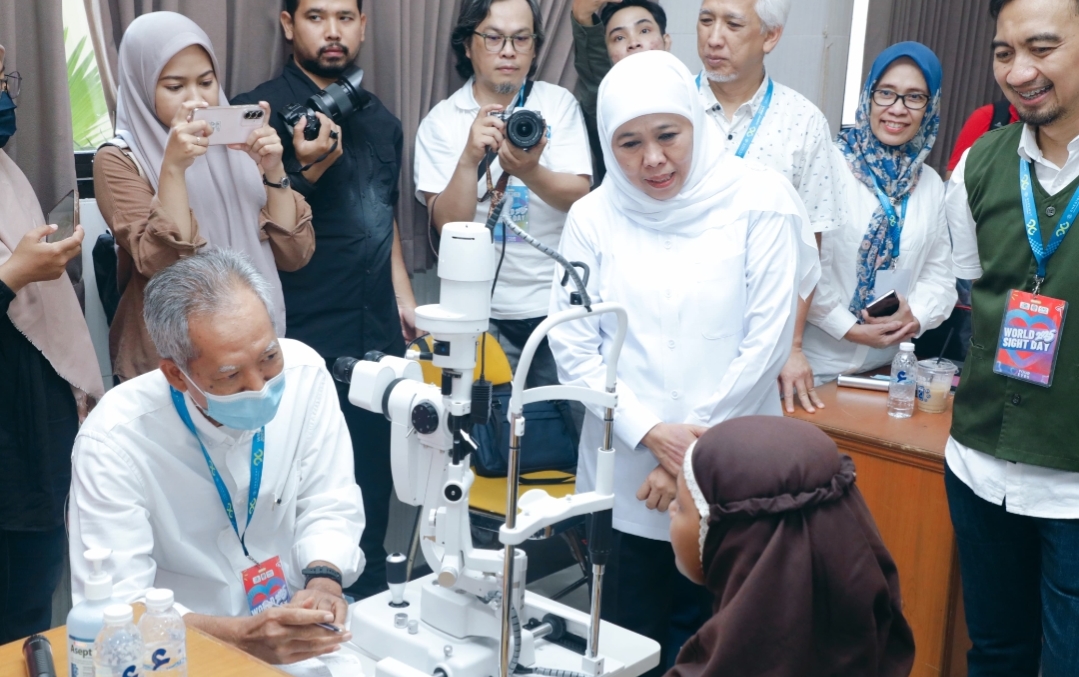 Pemeriksaan dan Pembagian 1000 Kacamata Gratis Meriahkan HUT ke 80 Pemprov Jatim