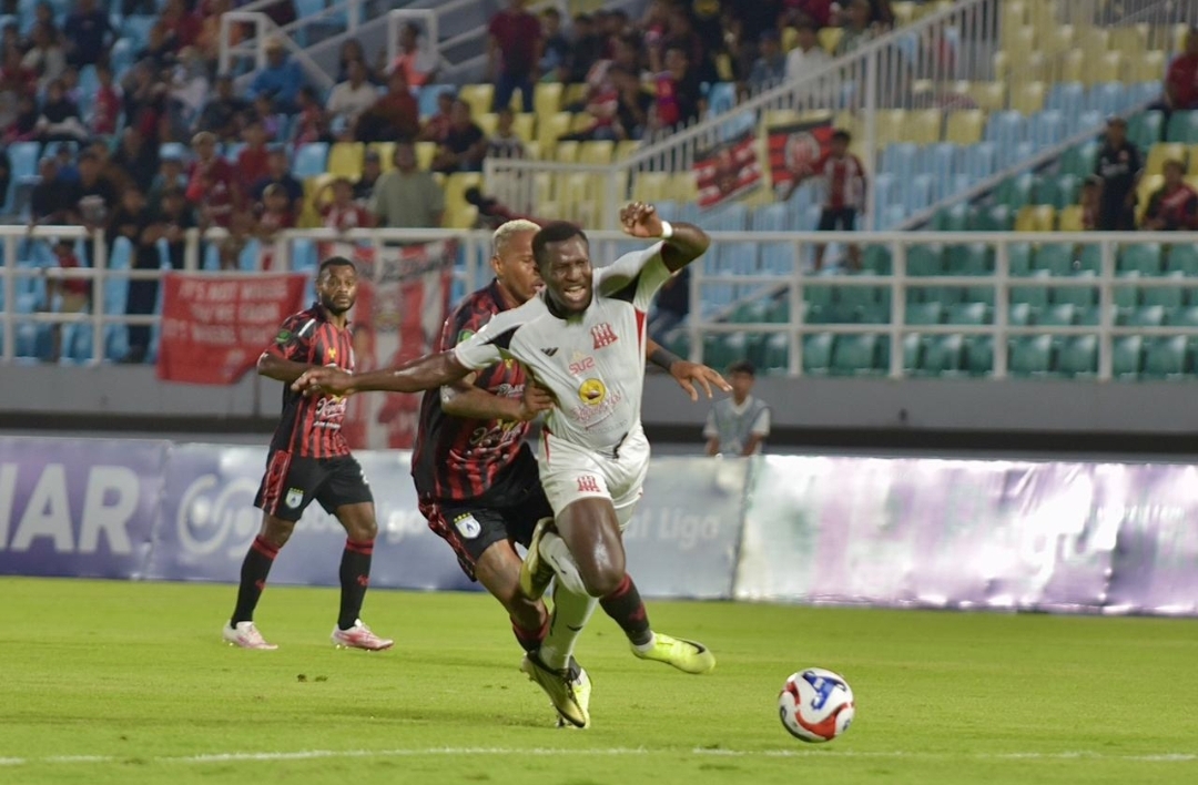 Dua Gol Neville Antar Deltras Tekuk Persipura 2-0