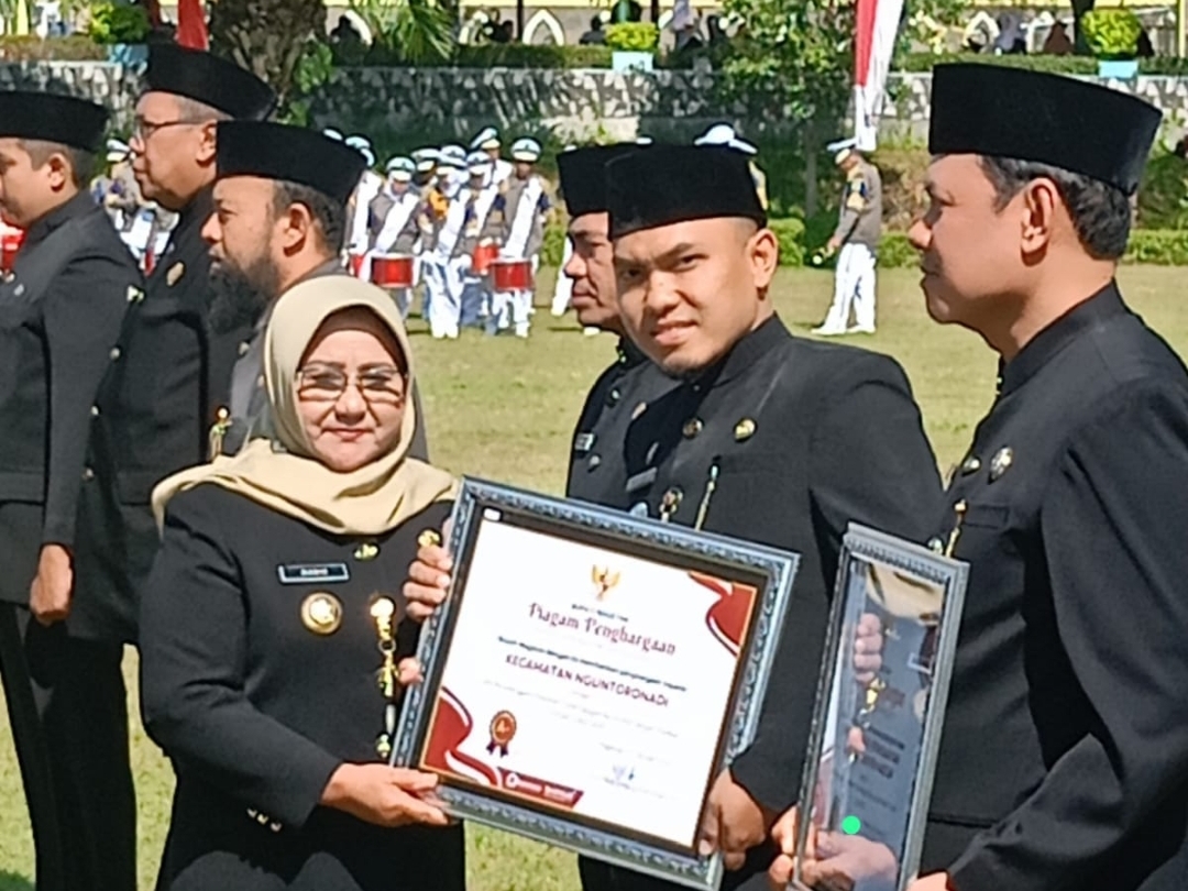 Kado Hari Jadi Magetan Ke 350, Nguntoronadi Sabet Penghargaan Terbaik Kecamatan Dalam Pelayanan Publik