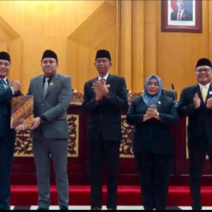 Wali Kota Eri Cahyadi Pastikan Program Pro-Rakyat Tetap Jadi Fokus di Tengah Pemangkasan TKD Wali Kota Eri Cahyadi Pastikan Program Pro-Rakyat Tetap Jadi Fokus di Tengah Pemangkasan TKD