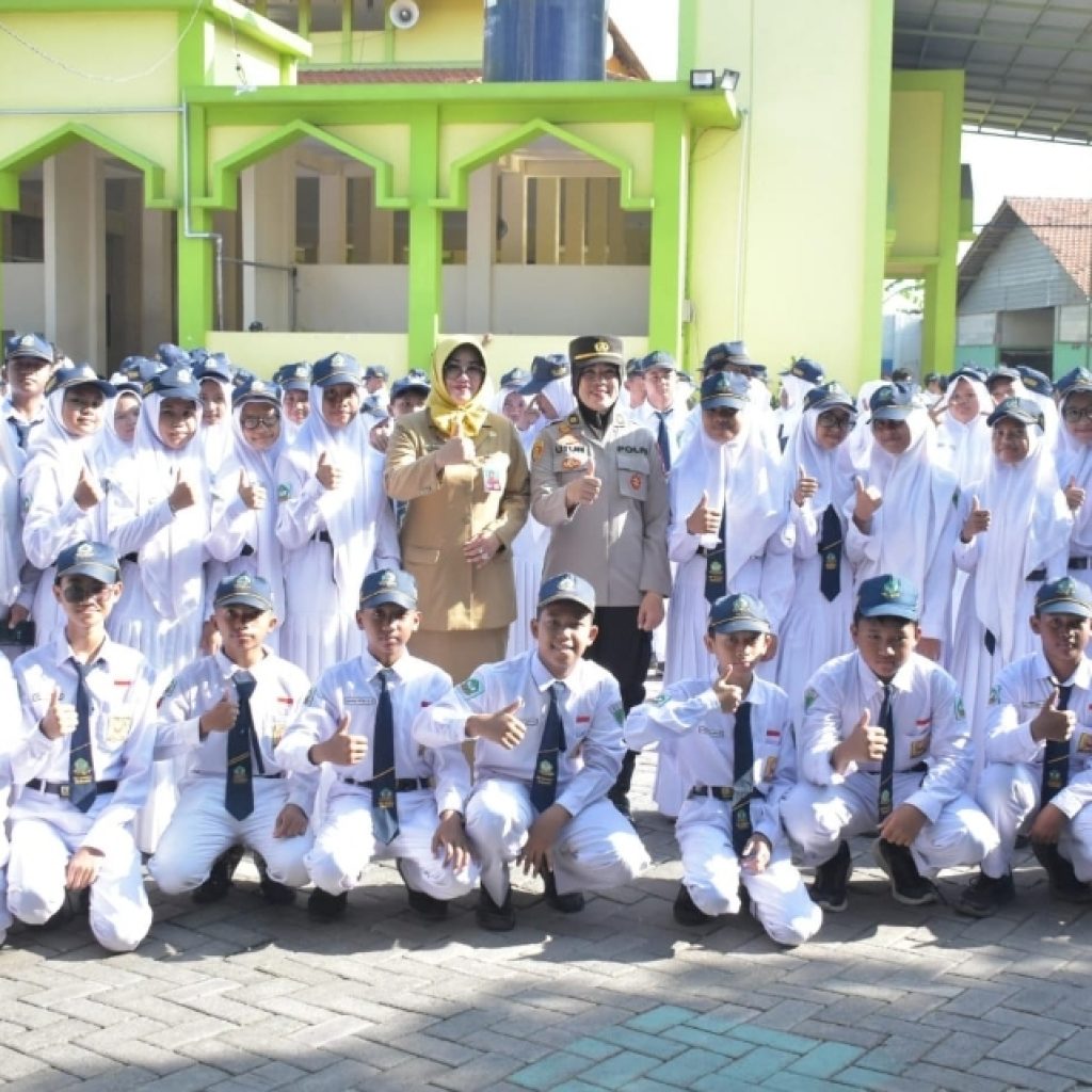 Kanit PPA Polresta Sidoarjo Ajak Pelajar Sekolah Menengah Pertama Jauhi Kenakalan Remaja