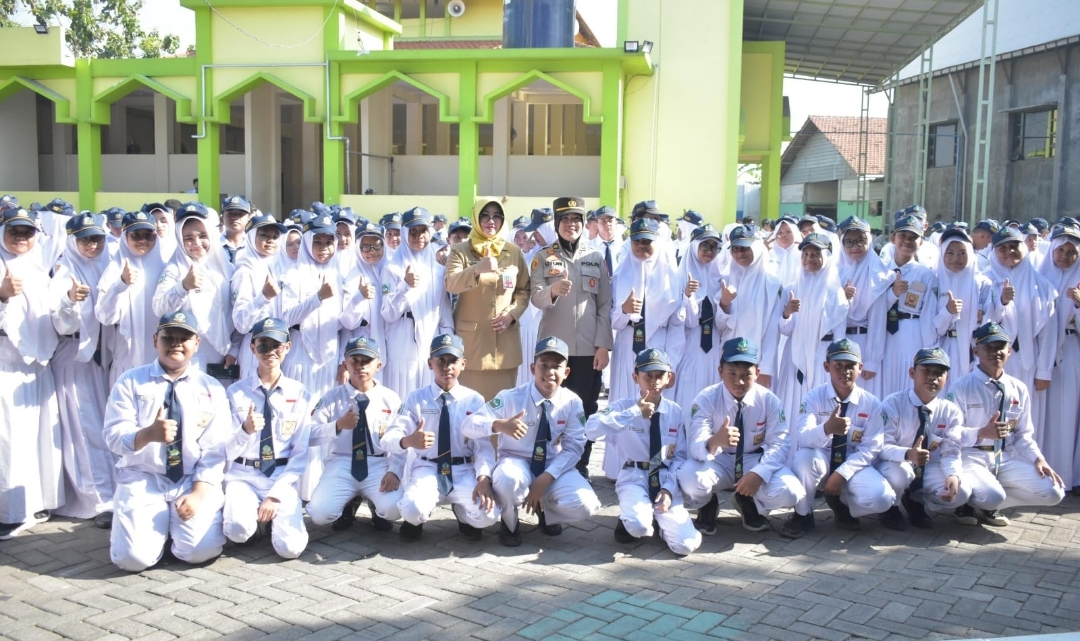 Kanit PPA Polresta Sidoarjo Ajak Pelajar Sekolah Menengah Pertama Jauhi Kenakalan Remaja