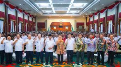 Gubernur Khofifah Serahkan Penghargaan Bagi 604 Pendonor Darah Sukarela 75 Kali, Dorong Siswa Aktif Donor Darah Lewat PMR