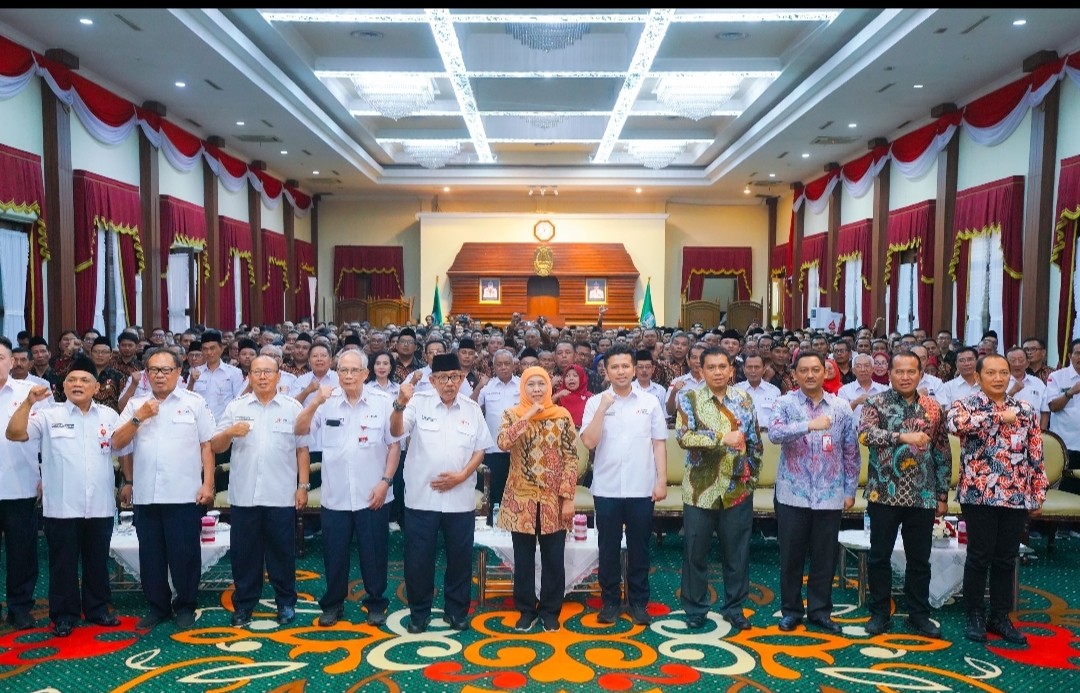 Gubernur Khofifah Serahkan Penghargaan Bagi 604 Pendonor Darah Sukarela 75 Kali, Dorong Siswa Aktif Donor Darah Lewat PMR