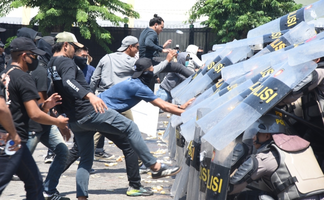 Polda Jatim Gelar Simulasi Sispamkota di GOR Sidoarjo