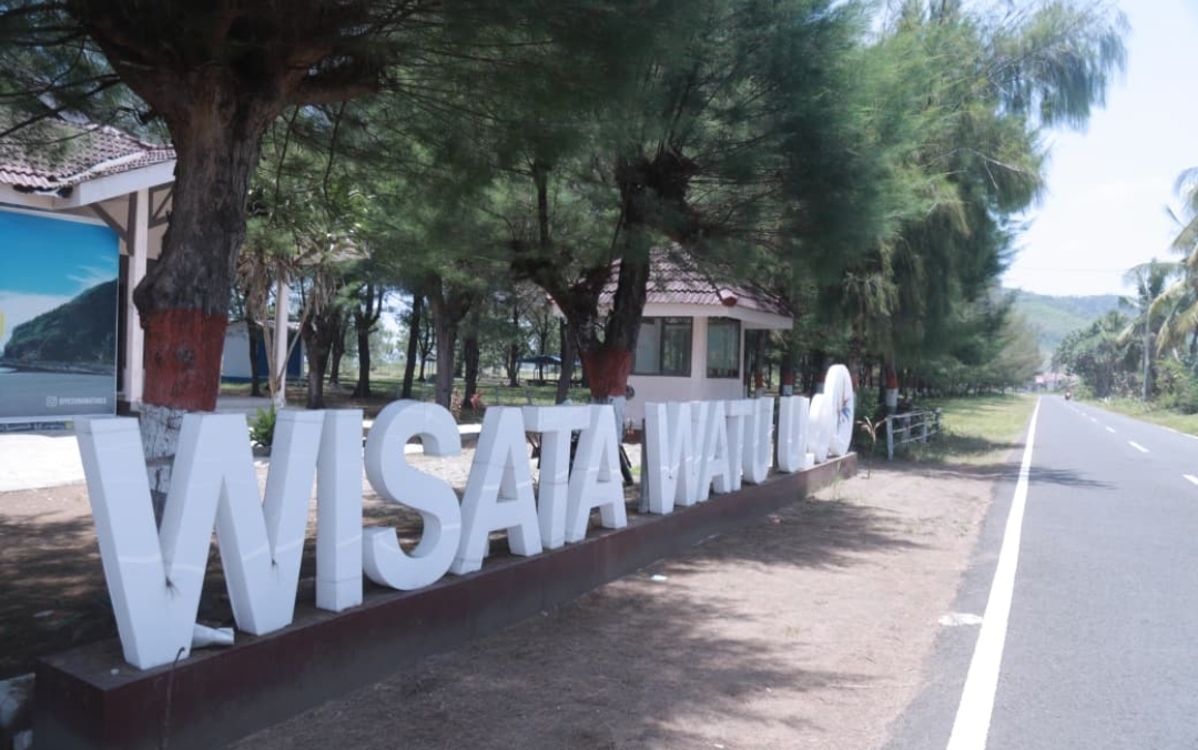 Pantai Wisata Watu Ulo Legenda Keheningan Laut Yang Menyimpan Rahasia