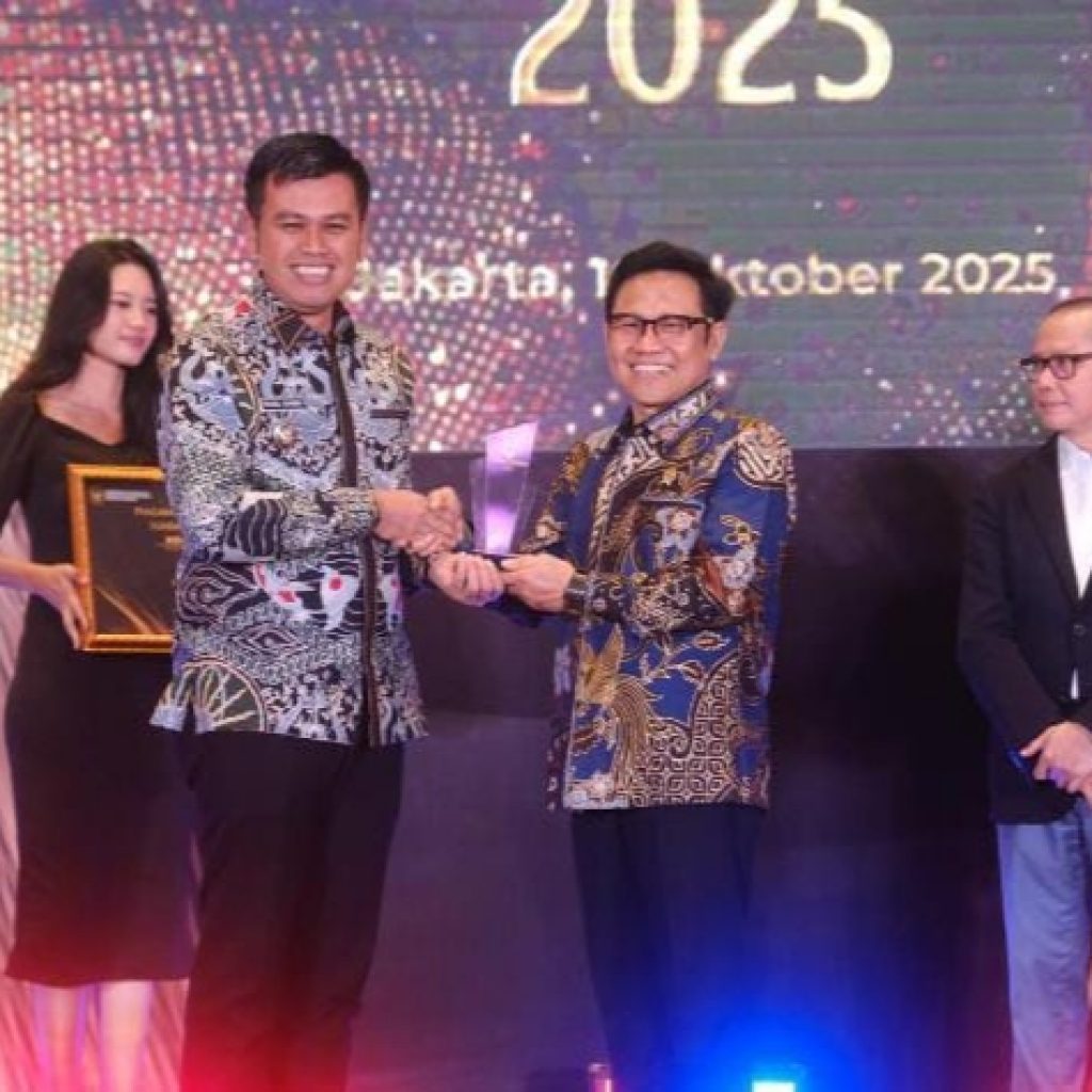 Wali Kota Blitar Terima Penghargaan Mandaya Awards 2025
