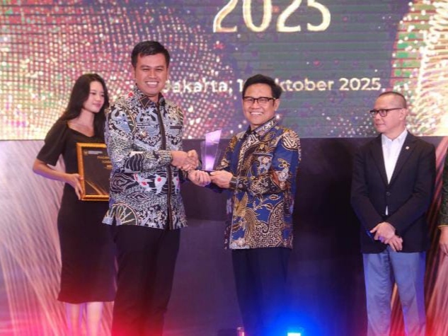 Wali Kota Blitar Terima Penghargaan Mandaya Awards 2025