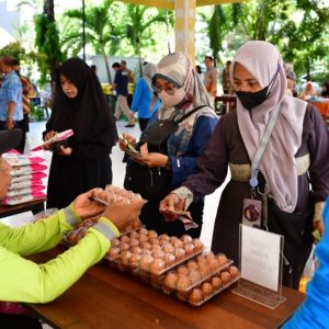 Hari Pangan Sedunia, GPM Serentak Nasional di Karang Pilang Diserbu Warga Hari Pangan Sedunia, GPM Serentak Nasional di Karang Pilang Diserbu Warga