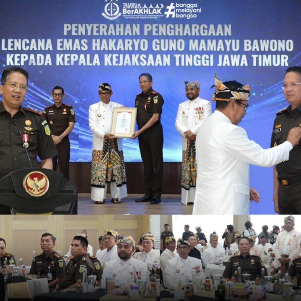 Kejati Jatim Dr. Kuntadi Terima Penghargaan Lencana Emas “Hakaryo Guno Mamayu Bawono” dari Pemkot Batu Kejati Jatim Dr. Kuntadi Terima Penghargaan Lencana Emas “Hakaryo Guno Mamayu Bawono” dari Pemkot Batu