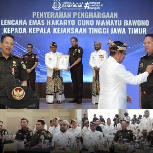 Kejati Jatim Dr. Kuntadi Terima Penghargaan Lencana Emas “Hakaryo Guno Mamayu Bawono” dari Pemkot Batu