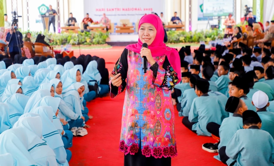 Hari Santri di Ponpes Mojosari Nganjuk, Khofifah Ajak Santri Jadi Pagar Utama Menjaga NKRI