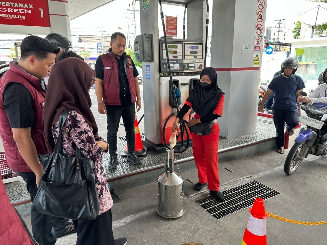 Adanya Keluhan Penurunan Kualitas BBM, Polresta Sidoarjo Cek SPBU Adanya Keluhan Penurunan Kualitas BBM, Polresta Sidoarjo Cek SPBU