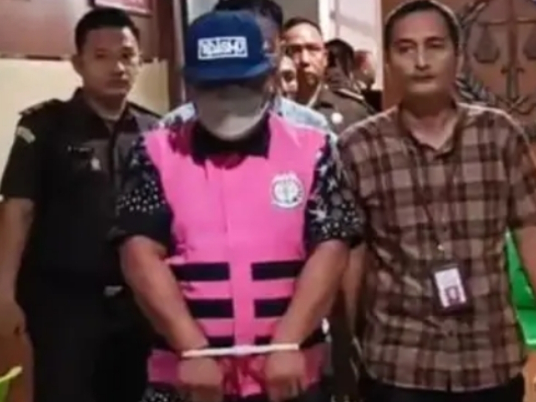 Jadi Pintu Masuk Korupsi DPRD, Kejari Jember Tahan Pihak Swasta Diduga Korupsi Sosialisasi Raperdar Jadi Pintu Masuk Korupsi DPRD, Kejari Jember Tahan Pihak Swasta Diduga Korupsi Sosialisasi Raperdar