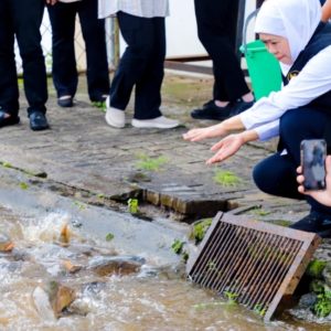 Tinjau IPB Punten Batu, Gubernur Khofifah Siap Kembangkan Budidaya Ikan Mas Secara Masif 