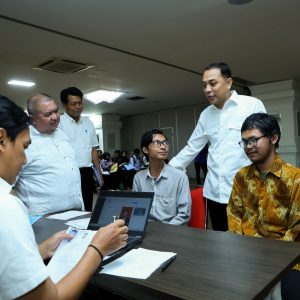 Tinjau Verifikasi Beasiswa, Eri Ingin Pastikan Bantuan Pendidikan Tepat Sasaran