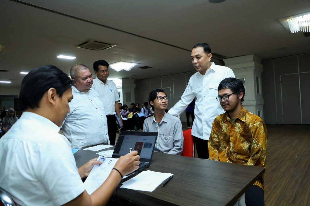 Tinjau Verifikasi Beasiswa, Eri Ingin Pastikan Bantuan Pendidikan Tepat Sasaran