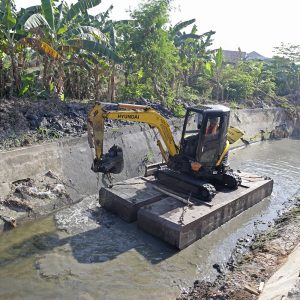 Hadapi Puncak Musim Hujan, Surabaya Genjot Normalisasi Saluran Skala Besar