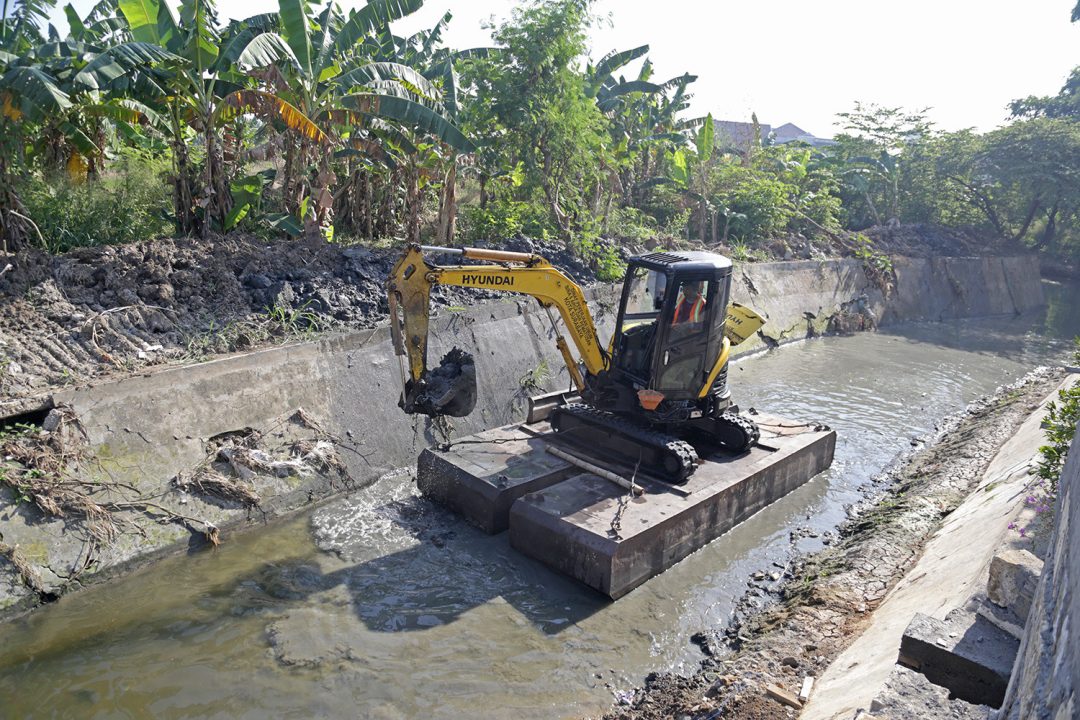 Hadapi Puncak Musim Hujan, Surabaya Genjot Normalisasi Saluran Skala Besar