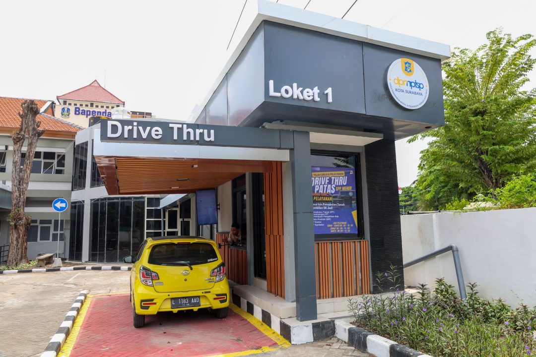 Surabaya Luncurkan Layanan Drive Thru Perizinan di SPP Menur Surabaya Luncurkan Layanan Drive Thru Perizinan di SPP Menur