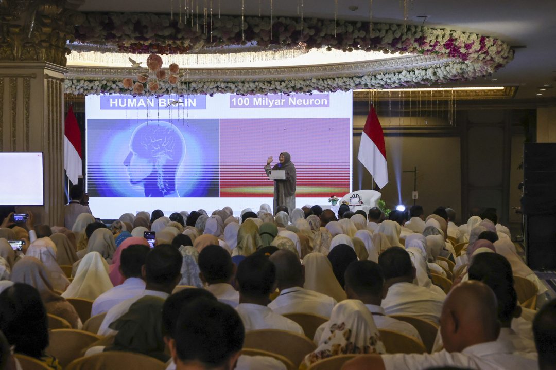 Tekan Angka Perceraian, ASN Pemkot Surabaya Ikuti Seminar Merawat Cinta Tekan Angka Perceraian, ASN Pemkot Surabaya Ikuti Seminar Merawat Cinta