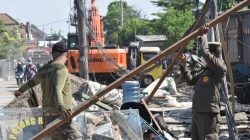 Ganggu Sempadan Drainase Kebonagung, 11 Bangli Semi Permanen Dibongkar