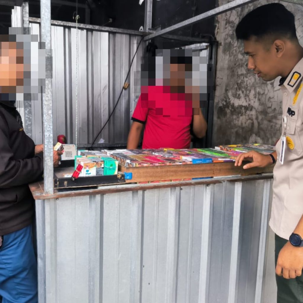 Satpol PP Surabaya dan Bea Cukai Sidoarjo Sita 8.294 Bungkus Rokok Ilegal