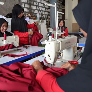 Pemkot Surabaya Bersama Koperasi SMB Angkat Derajat Ratusan Penjahit