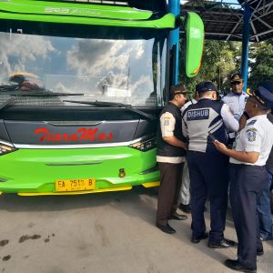 UPT P3 LLAJ Dishub Provinsi Jatim  Tindak Pelanggaran 6 Unit Kendaraan Angkutan Umum