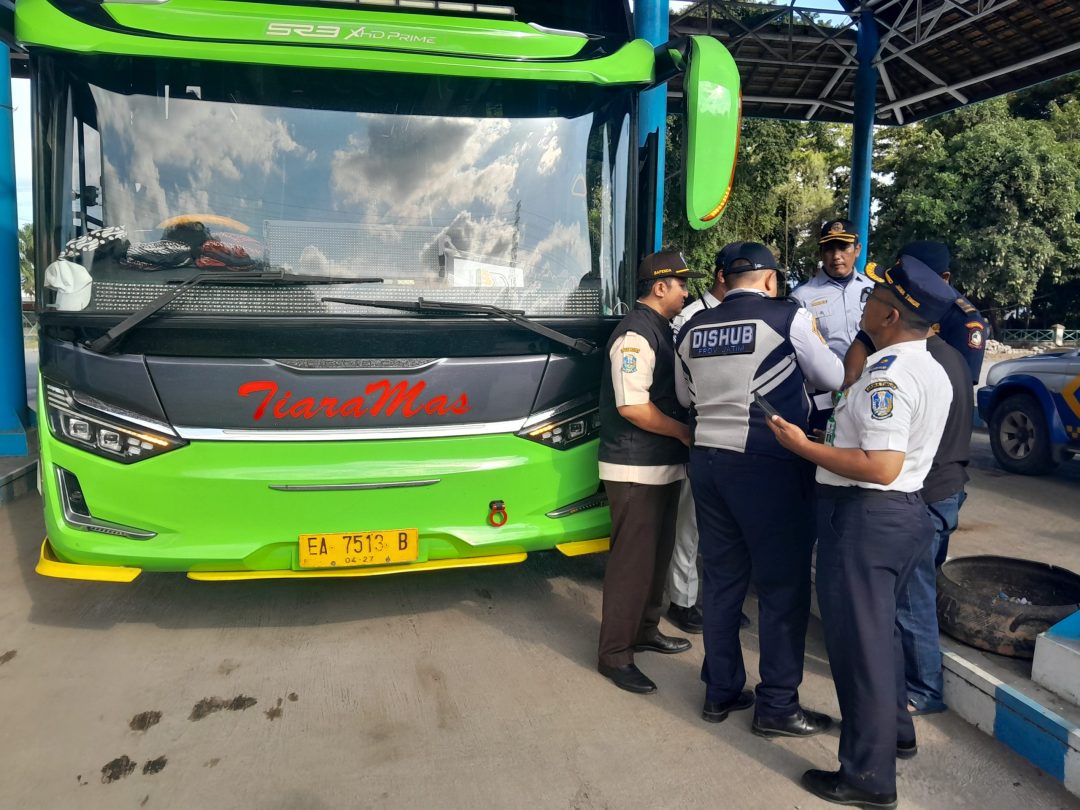 UPT P3 LLAJ Dishub Provinsi Jatim  Tindak Pelanggaran 6 Unit Kendaraan Angkutan Umum