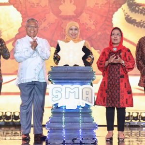 Raih Dua Rekor MURI Pendidikan, Khofifah : Komitmen Siapkan Generasi Indonesia Emas 2045