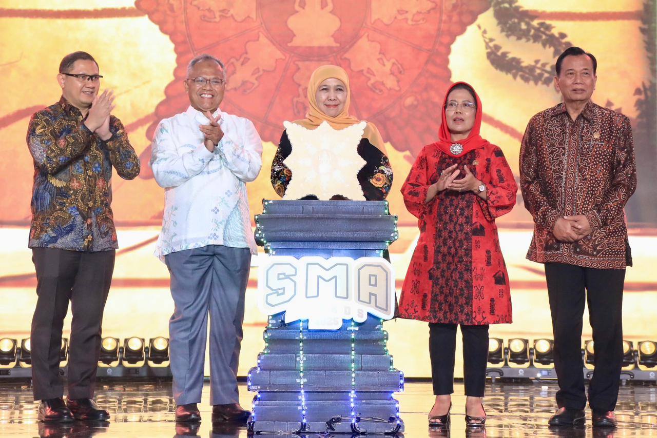 Raih Dua Rekor MURI Pendidikan, Khofifah : Komitmen Siapkan Generasi Indonesia Emas 2045 Raih Dua Rekor MURI Pendidikan, Khofifah : Komitmen Siapkan Generasi Indonesia Emas 2045