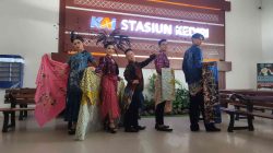 PT KAI Daop 7 Madiun Gelar Fashion Show Batik di Stasiun Kediri